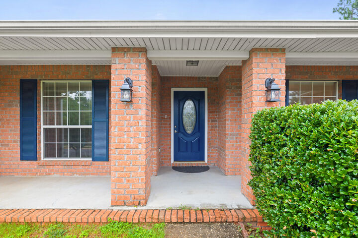 Property Photo: 2652 Paddock Circle FL 32536