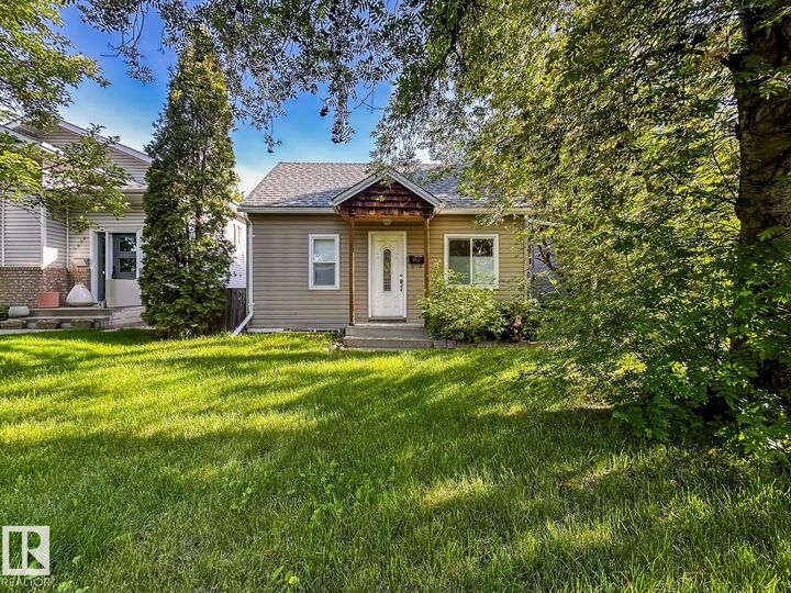 Property Photo:  9612 74 Avenue NW  AB T6E 1E6 