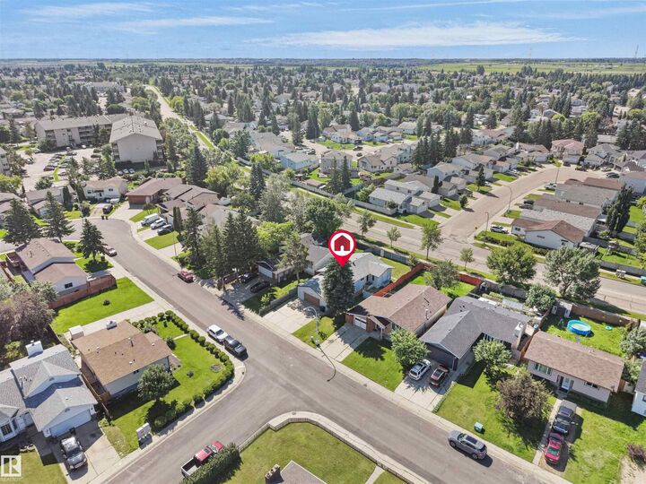 Property Photo: 4827 17 Avenue NW AB T6L 2Y8