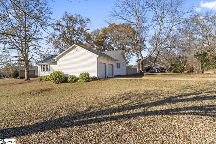 Property Photo:  304 Stonehaven Drive  SC 29625 