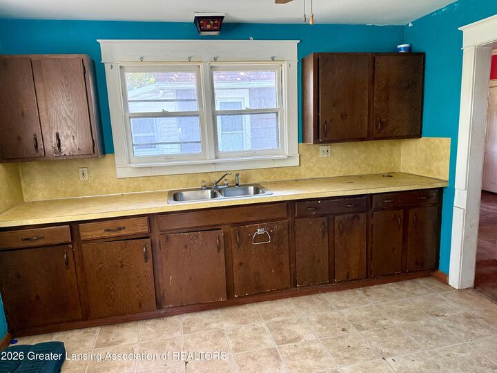 Property Photo: 806 Corunna Avenue MI 48867