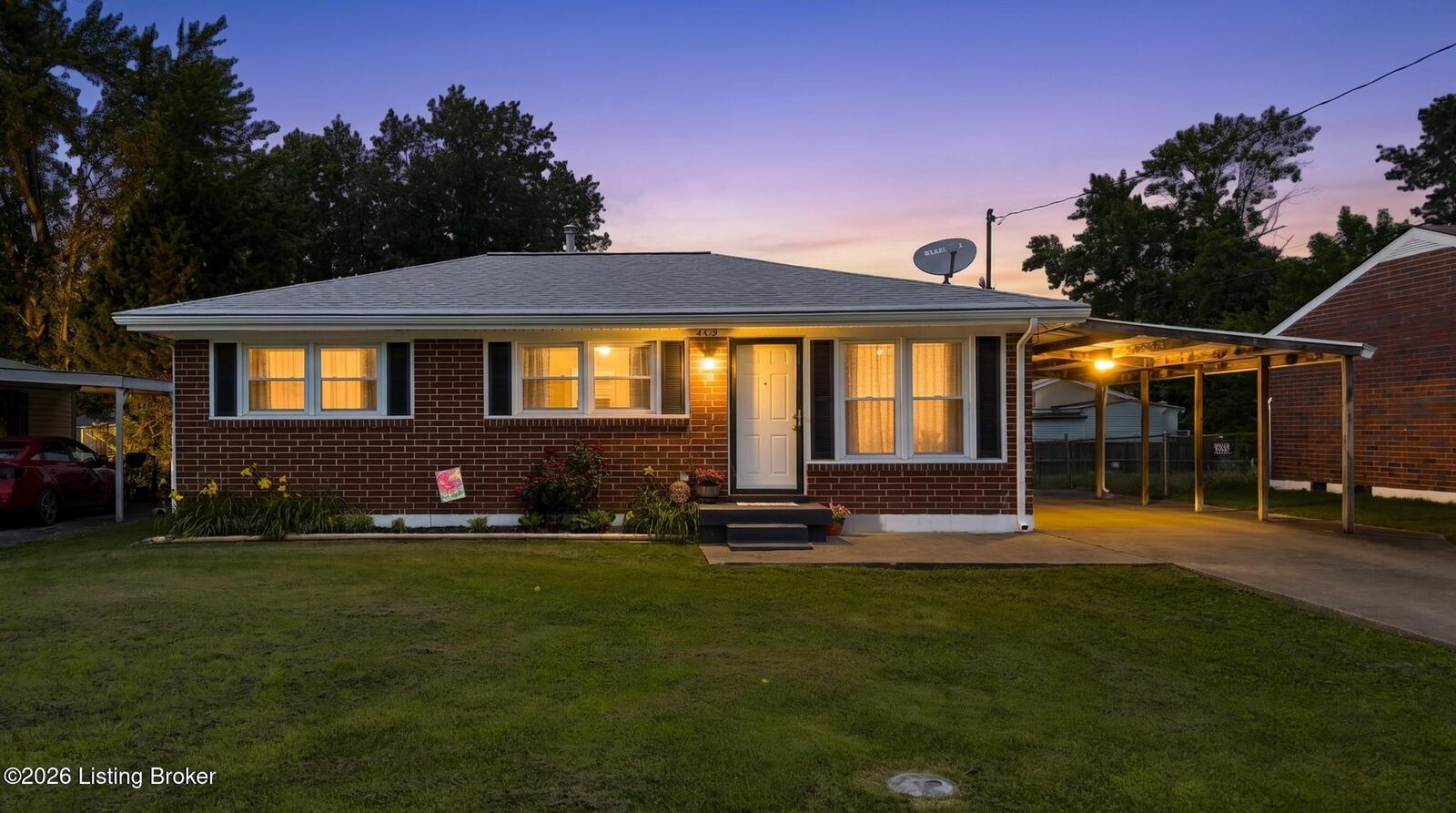 Property Photo: 6217 Hackberry Way KY 40229