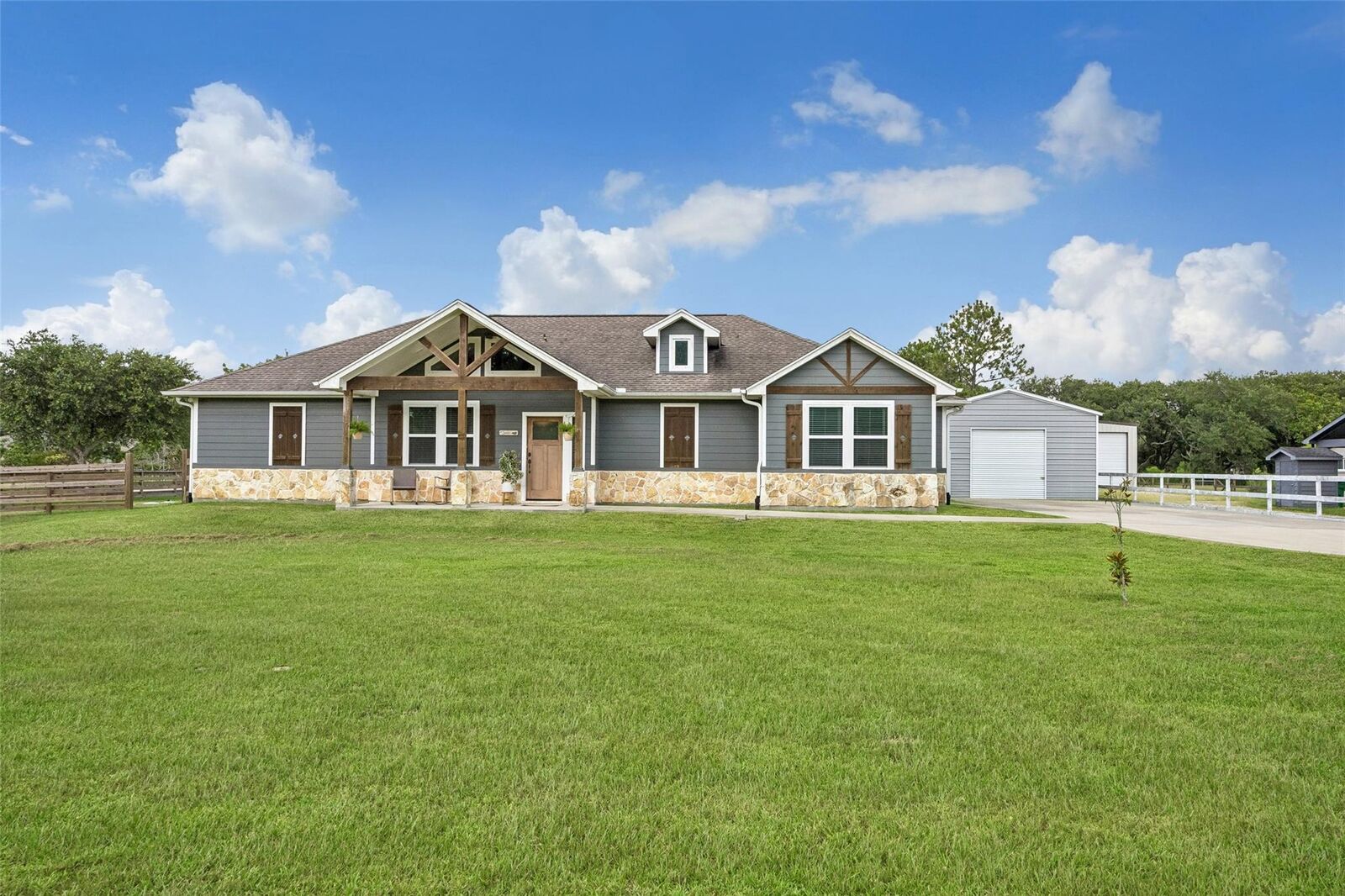 Property Photo:  4726 Smith Road  TX 77511 