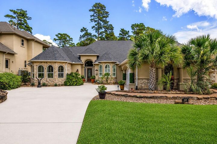 Property Photo:  348 W Pines Drive  TX 77356 