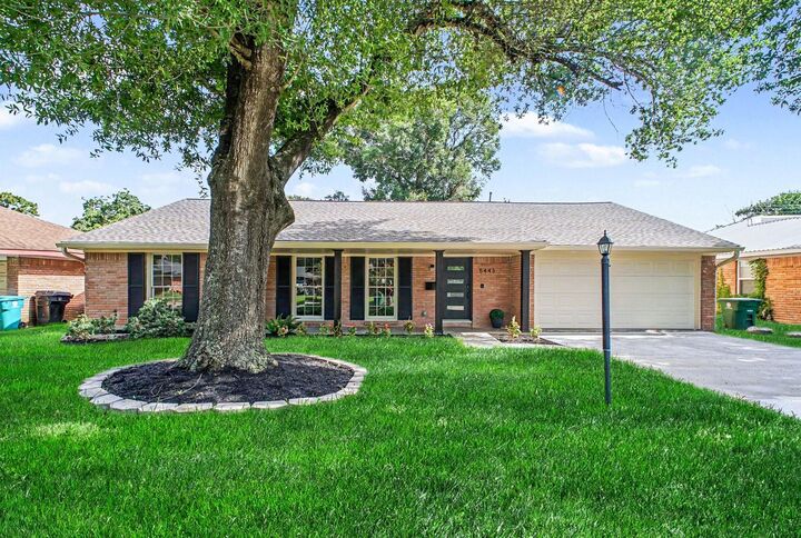 Property Photo: 5443 Redstart Street TX 77096