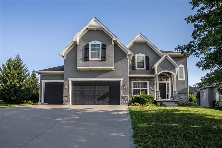 Property Photo:  2616 SW 11th Street  MO 64081 