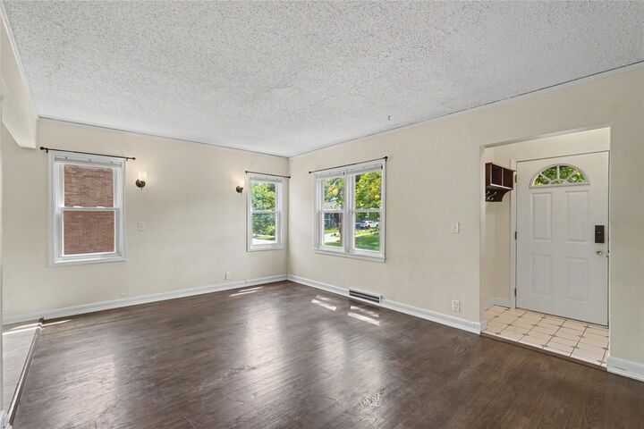 Property Photo:  2117 44th Street  IA 50310 