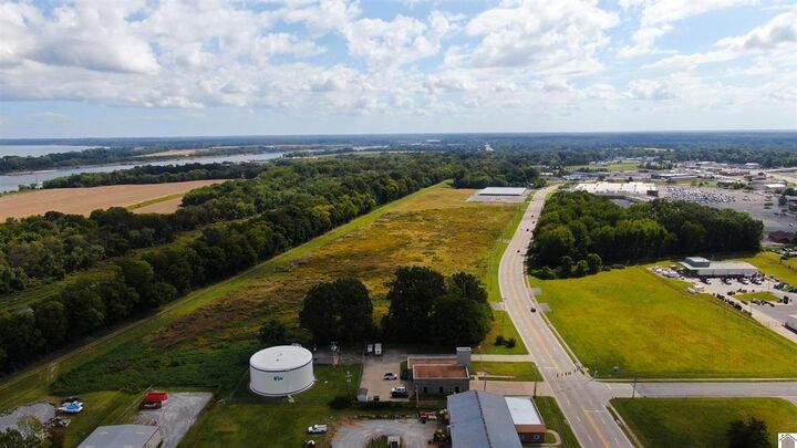 Property Photo:  3020 Wayne Sullivan Drive  KY 42003 
