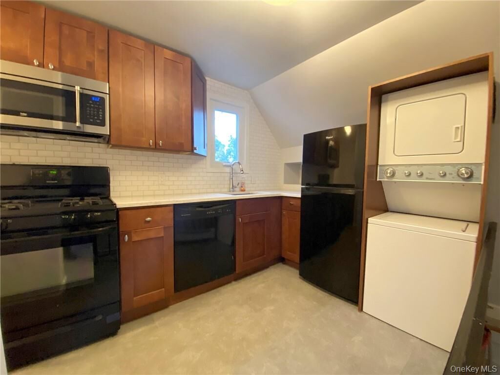 Property Photo:  31 Fairview Avenue 3  NY 10707 