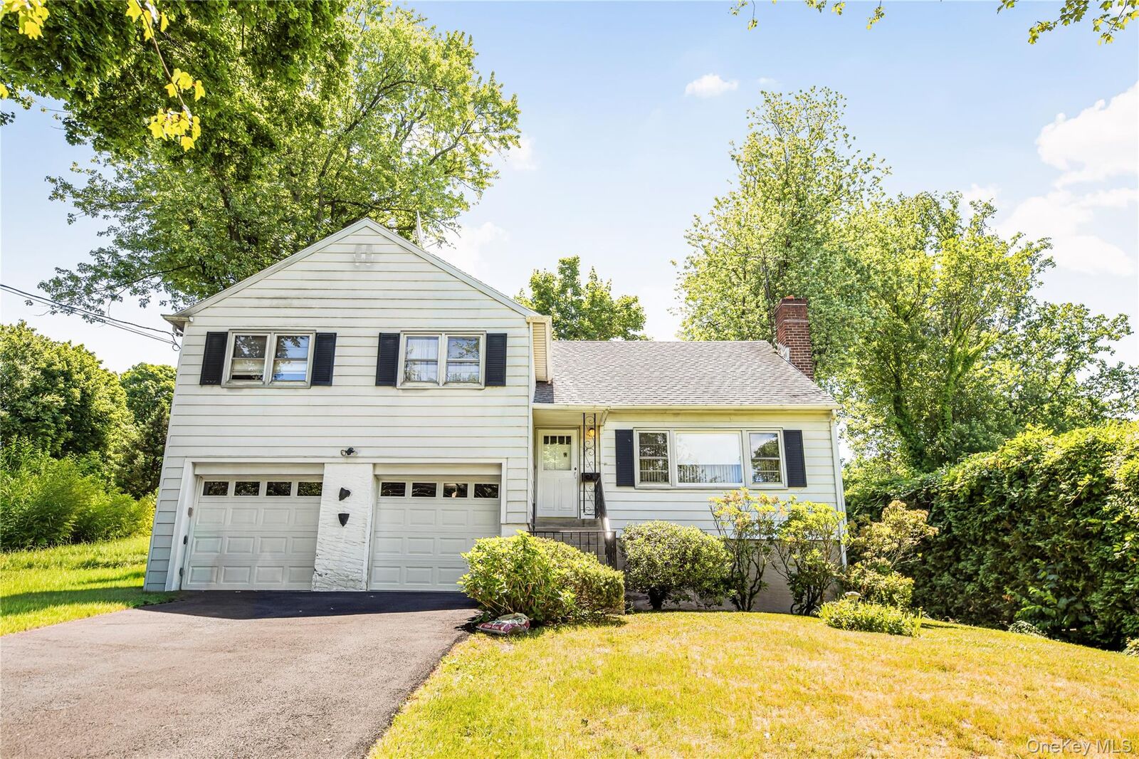 Property Photo:  21 Pomander Drive  NY 10607 