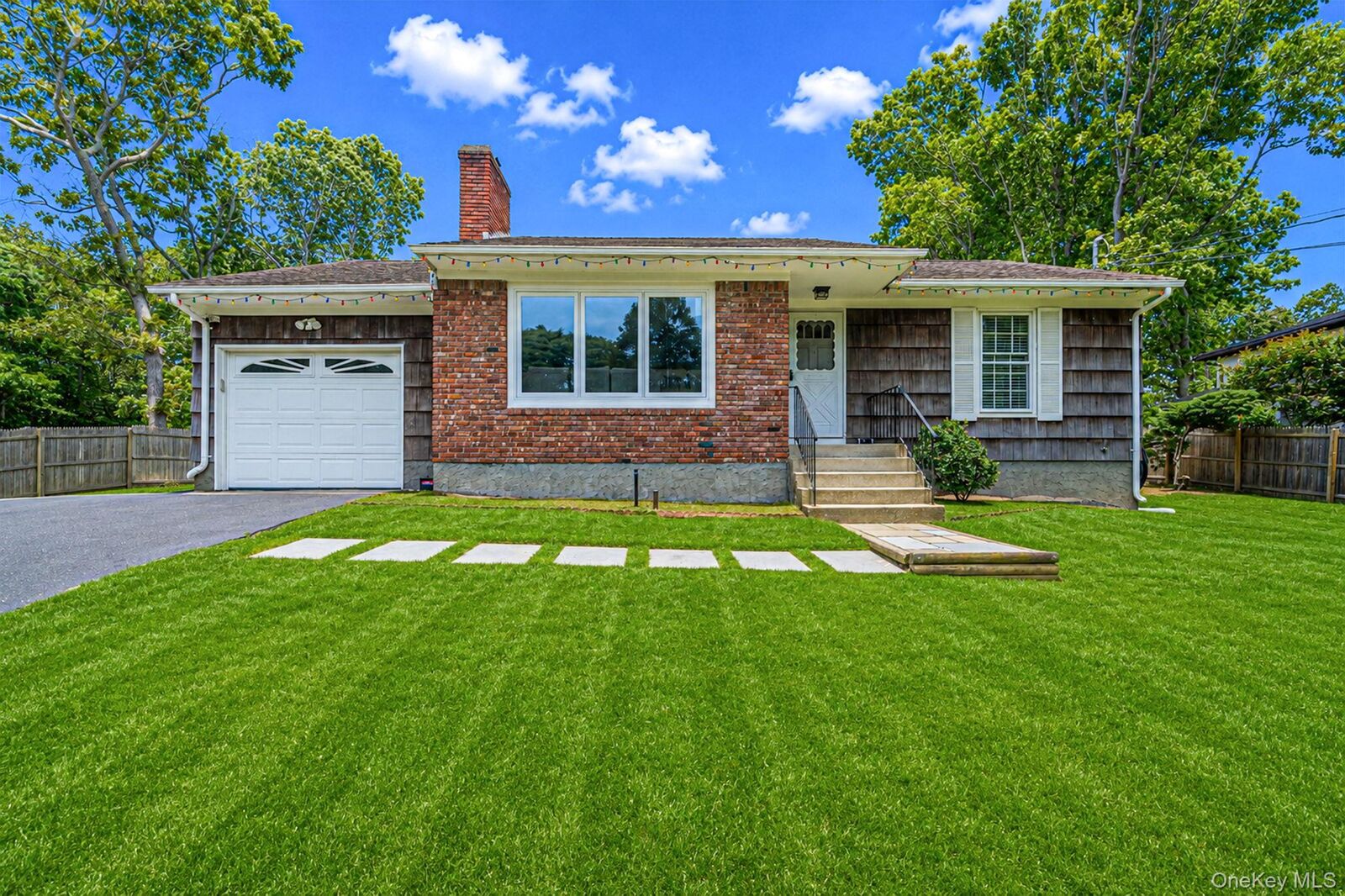 Property Photo:  6 Rolling Woods Lane  NY 11946 