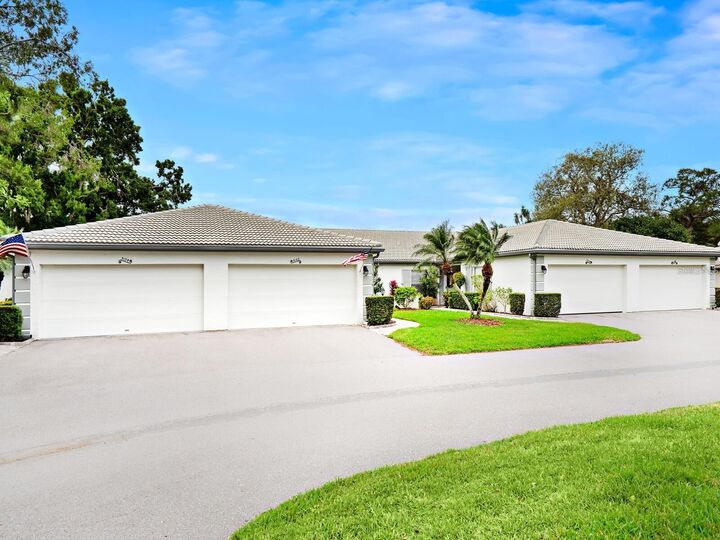 Property Photo: 3130 Ringwood Meadow 44 FL 34235