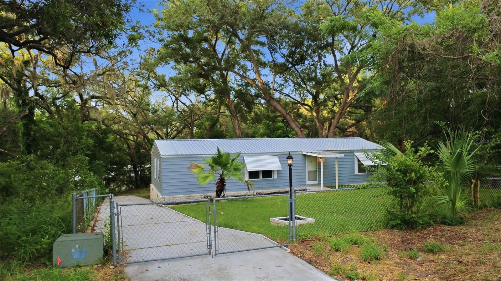 Property Photo: 403 Acorn Circle FL 34731