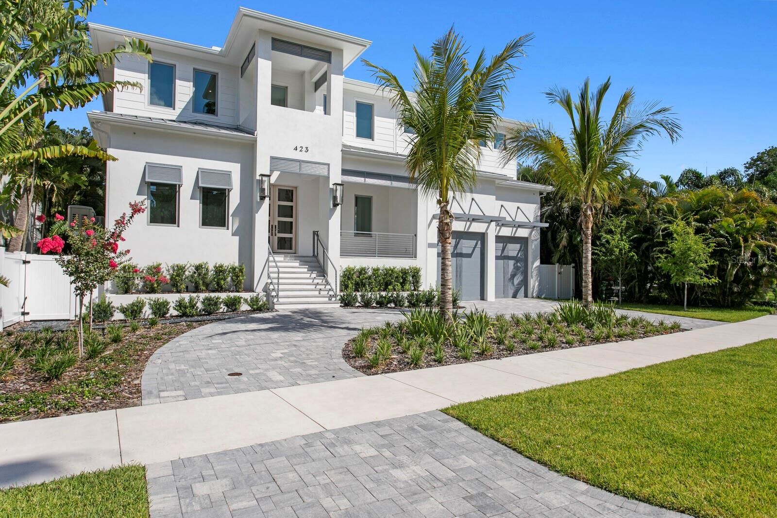 Property Photo:  423 S Royal Poinciana Drive  FL 33609 