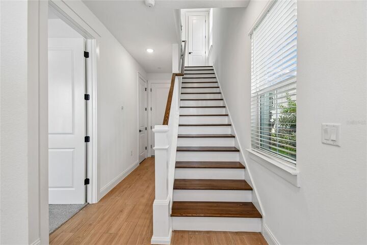 Property Photo: 230 Pasquala Way FL 32765