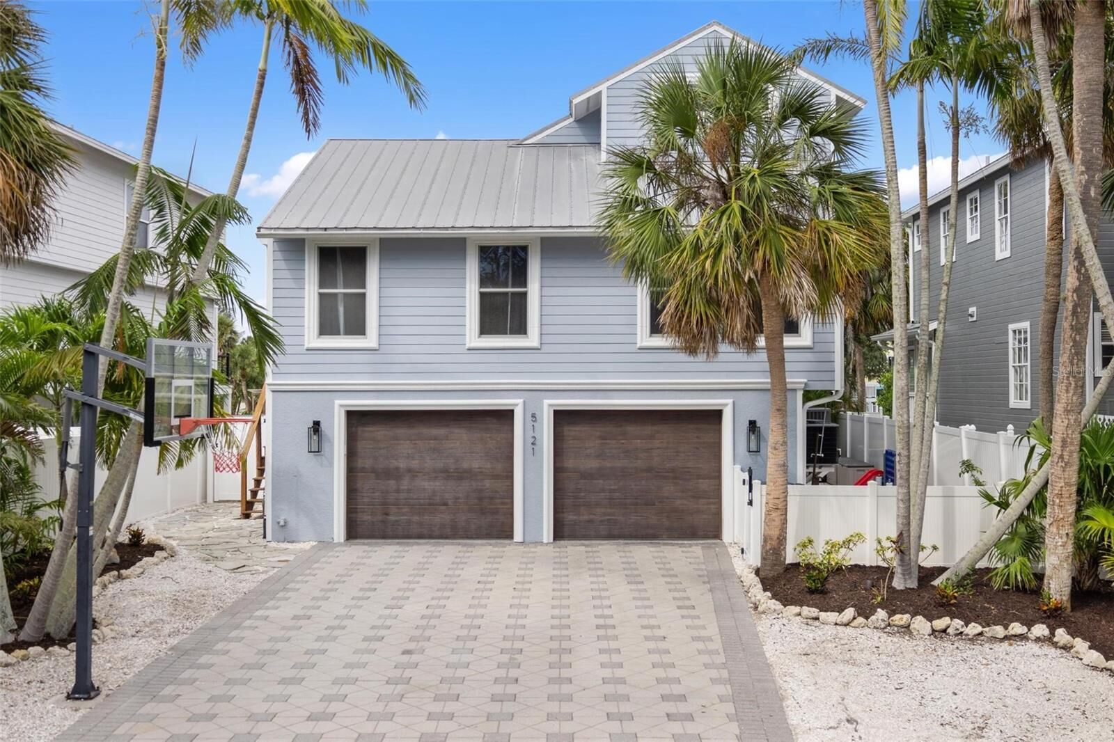 Property Photo:  5121 Oxford Drive  FL 34242 