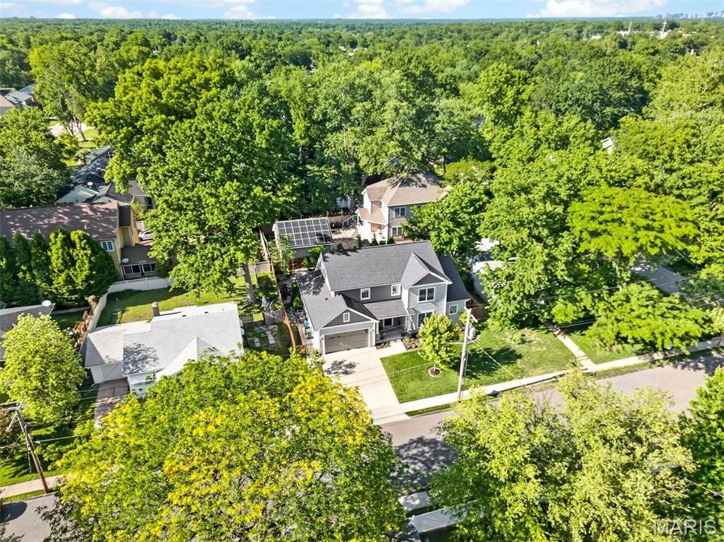 Property Photo: 409 Peeke Avenue MO 63122