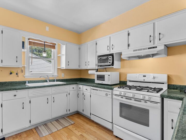 Property Photo: 1421 N 5th St WI 54220