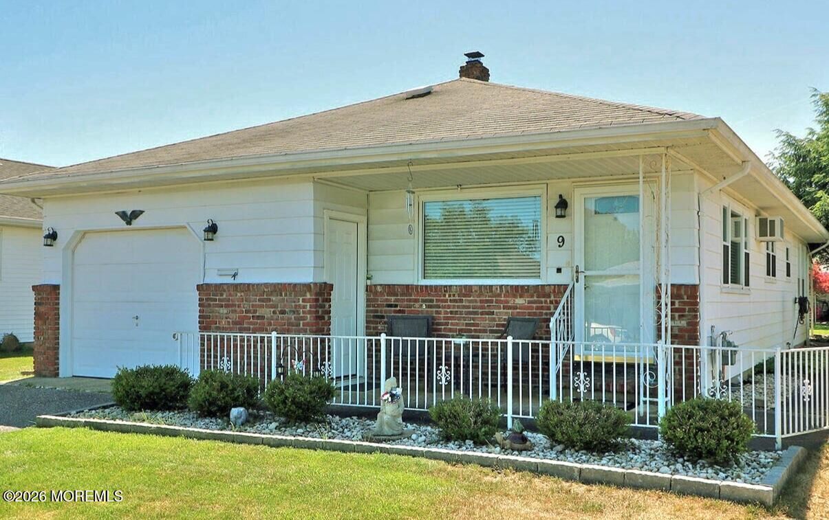 Property Photo: 9 Bolans Court NJ 08757