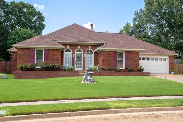 Property Photo:  2241 Oak Hollow Ln  TN 38016 