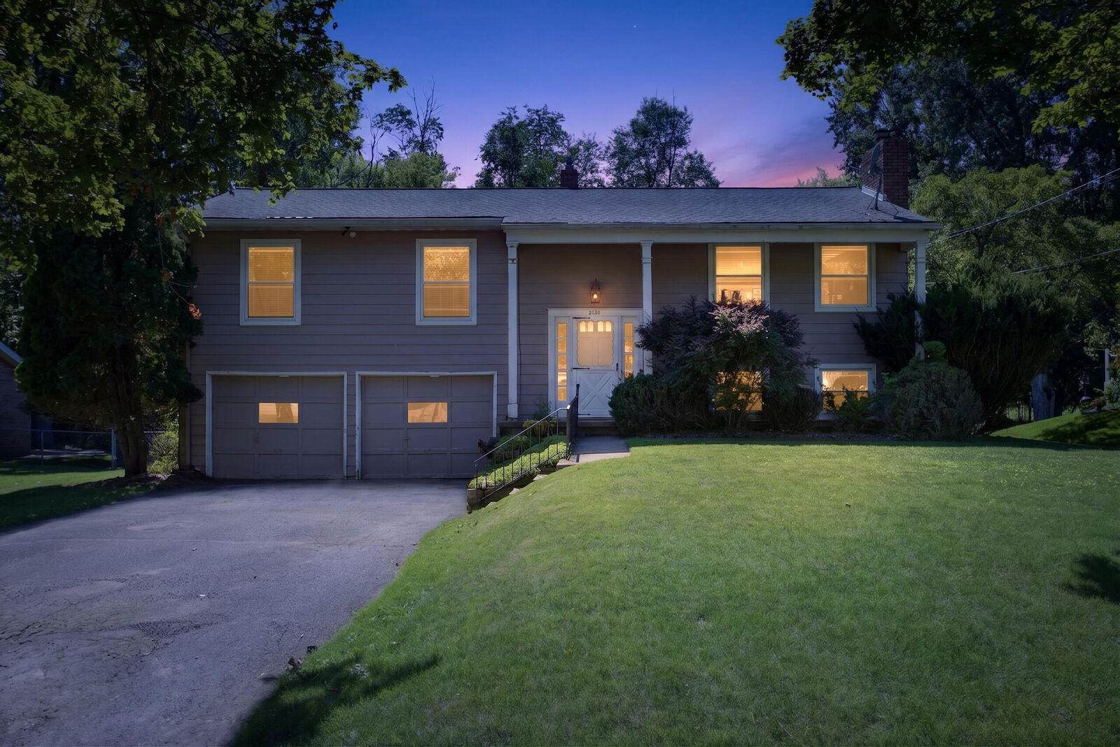 Property Photo: 2130 Creglow Drive MI 49203