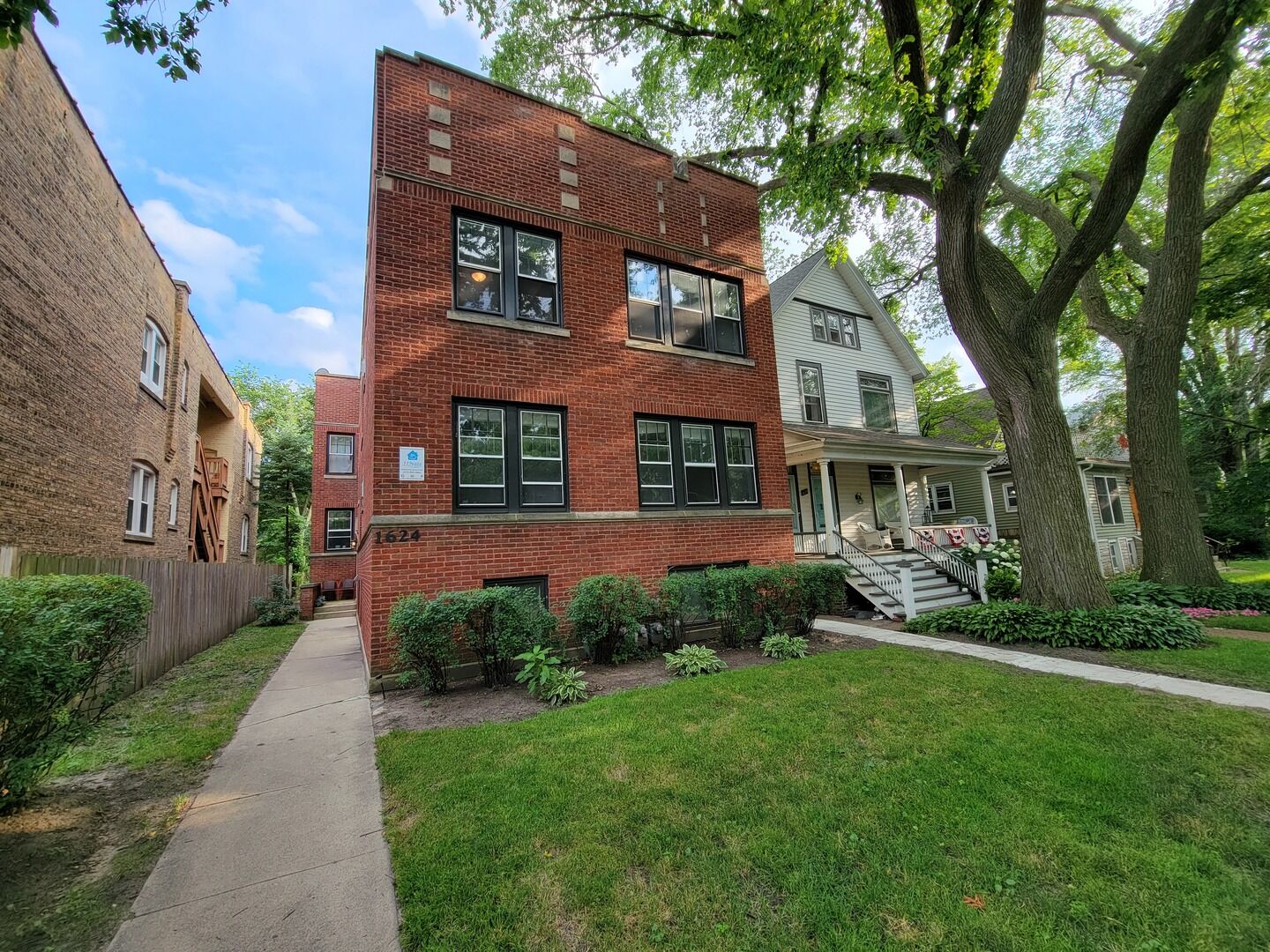 Property Photo:  1624 Washington Street 1N  IL 60202 