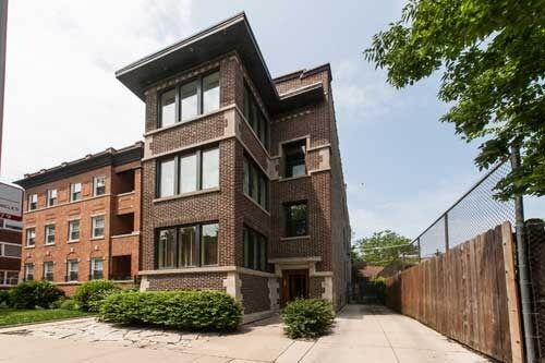 Property Photo:  824 W Gunnison Street  IL 60640 