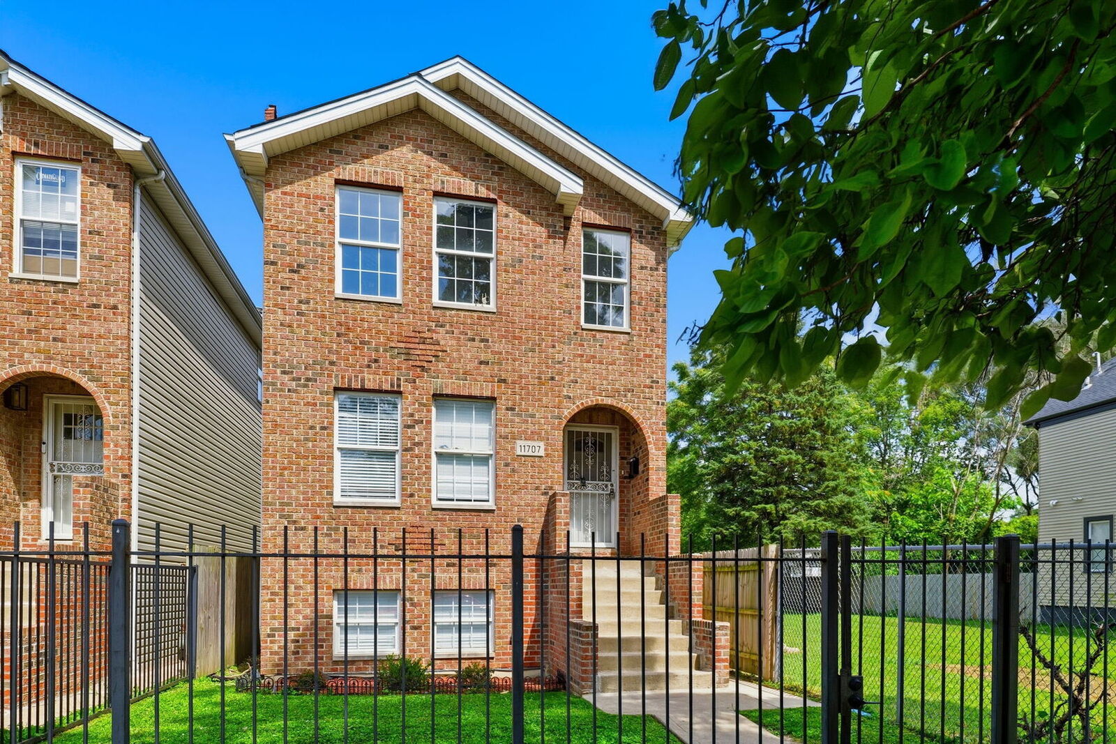 Property Photo: 11707 S Morgan Street IL 60643