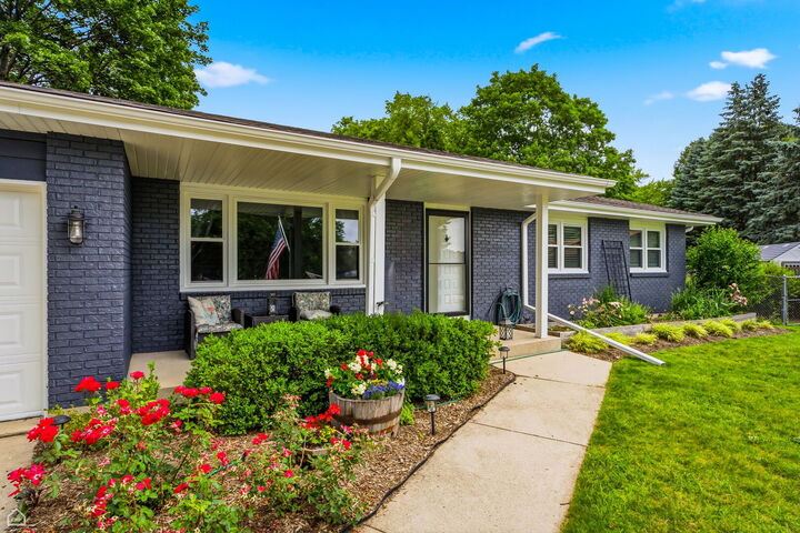 Property Photo: 1978 N Fork Circle IL 60123