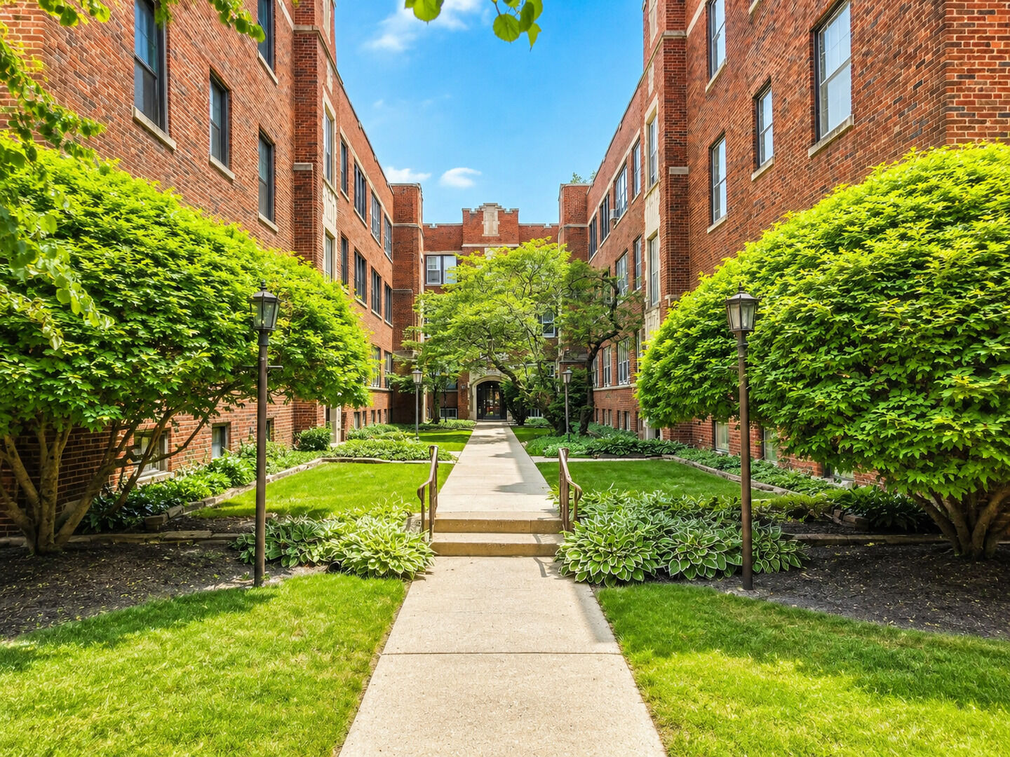 Property Photo: 737 Hinman Avenue 2W IL 60202