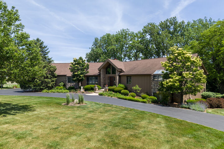 Property Photo:  2005 Selkirk Court  IL 60010 