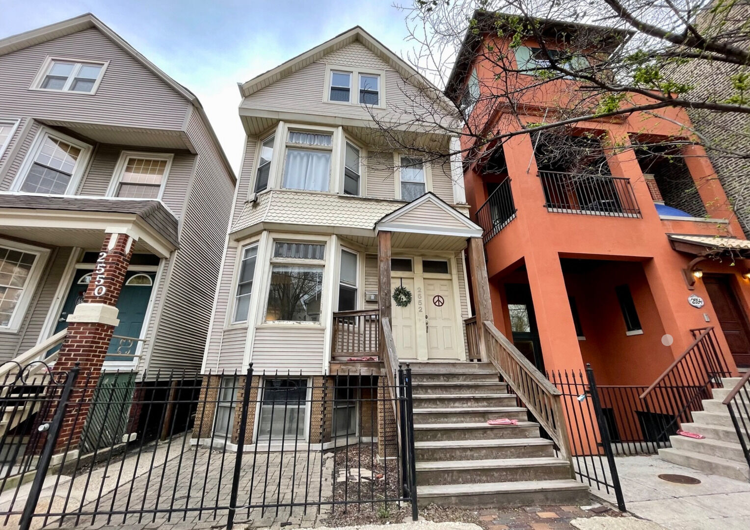Property Photo: 2552 N Southport Avenue 2R IL 60614