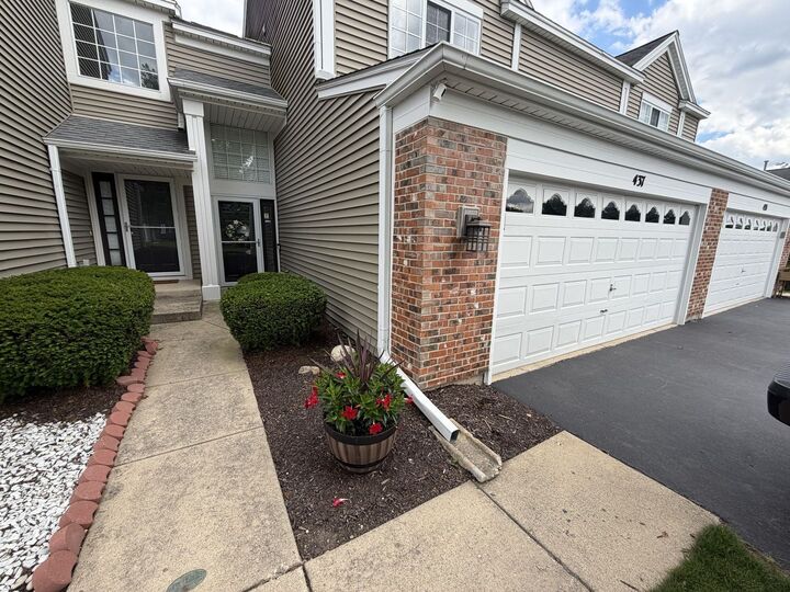 Property Photo: 437 Spaulding Road IL 60103