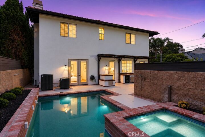 Property Photo: 267 Mesa Dr CA 92627