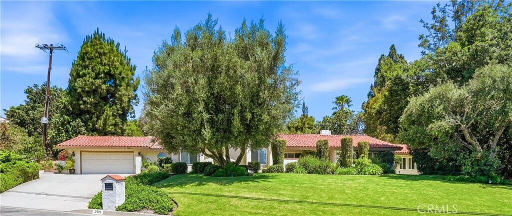 Property Photo:  2101 Pioneer Avenue  CA 92831 