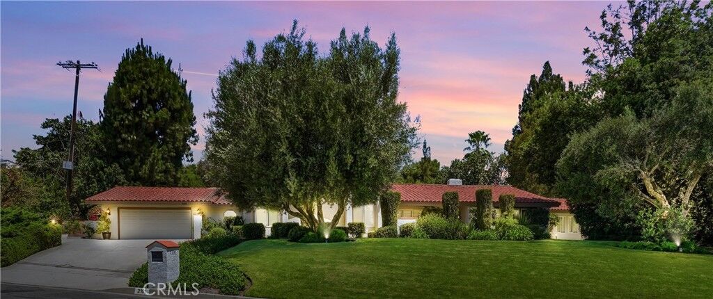 Property Photo:  2101 Pioneer Avenue  CA 92831 