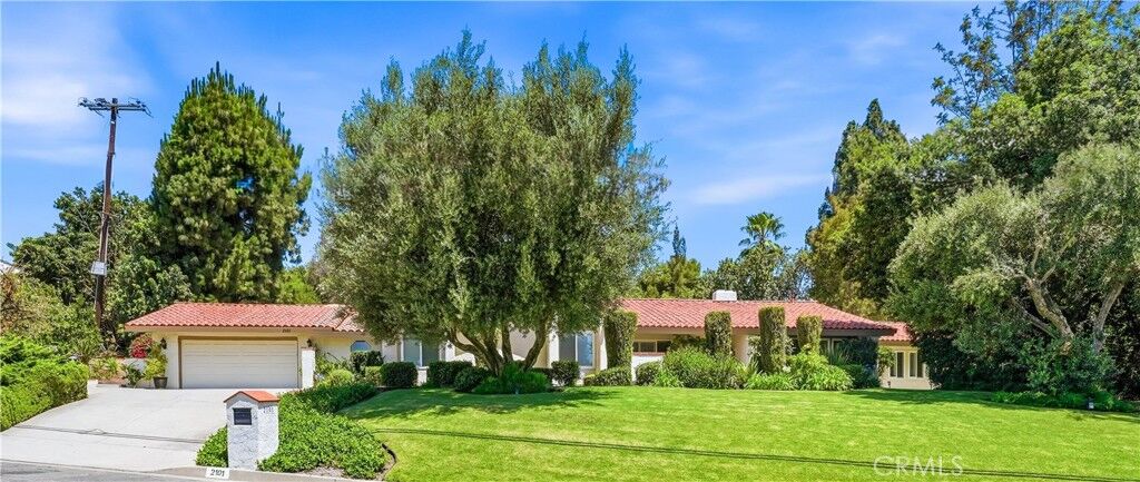 Property Photo:  2101 Pioneer Avenue  CA 92831 