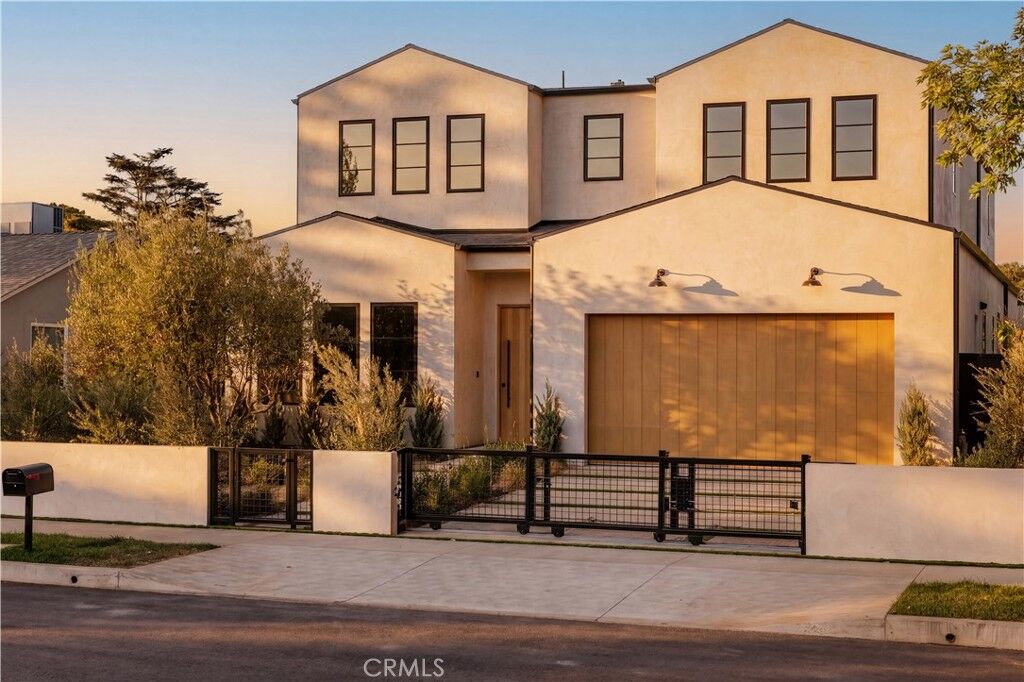 Property Photo: 4926 Nagle Avenue CA 91423