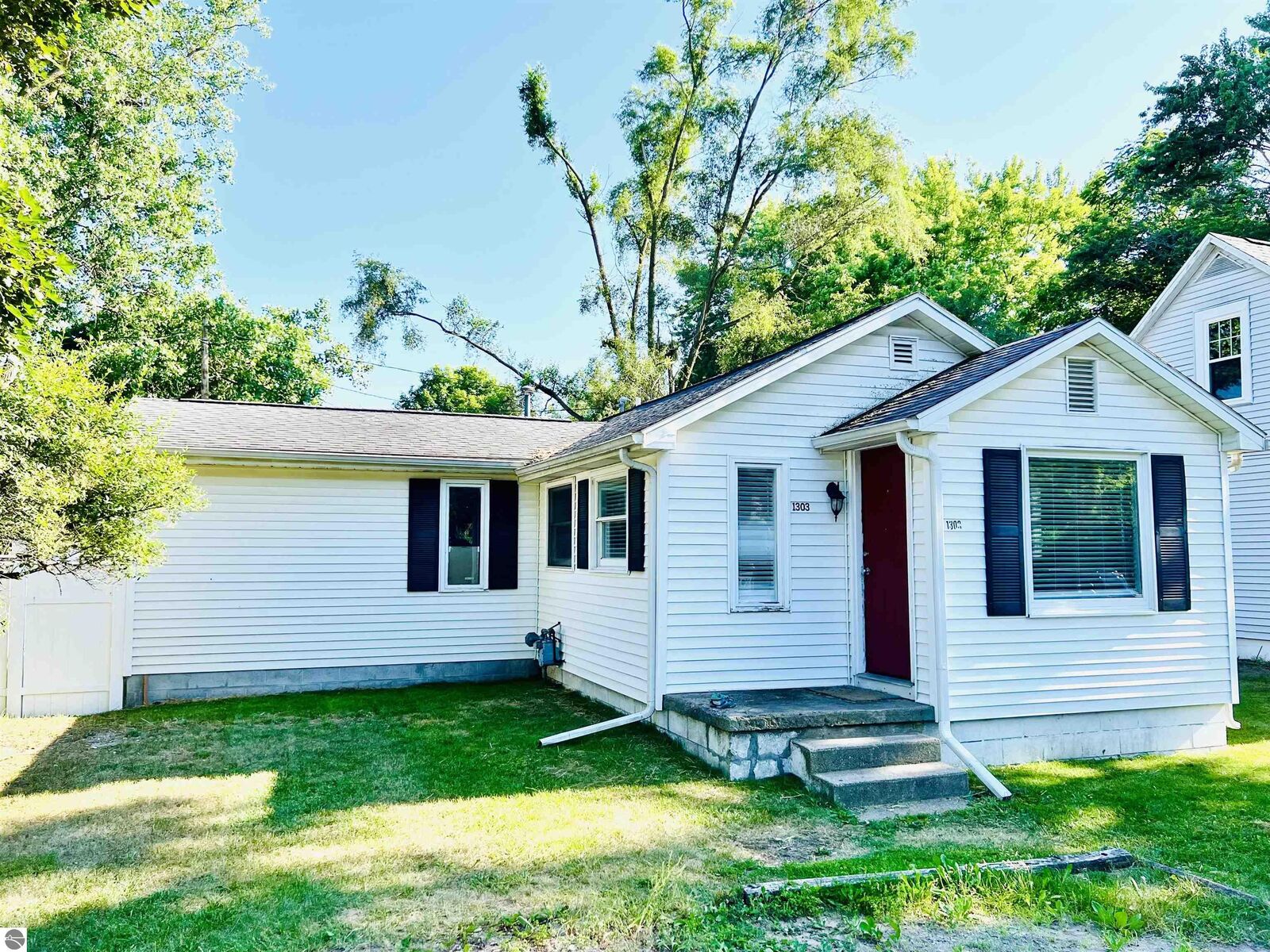 Property Photo: 1303 Elm Street MI 48858