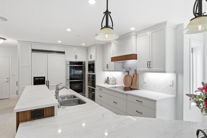 Property Photo:  8 Bear Hill Road  NH 03087 