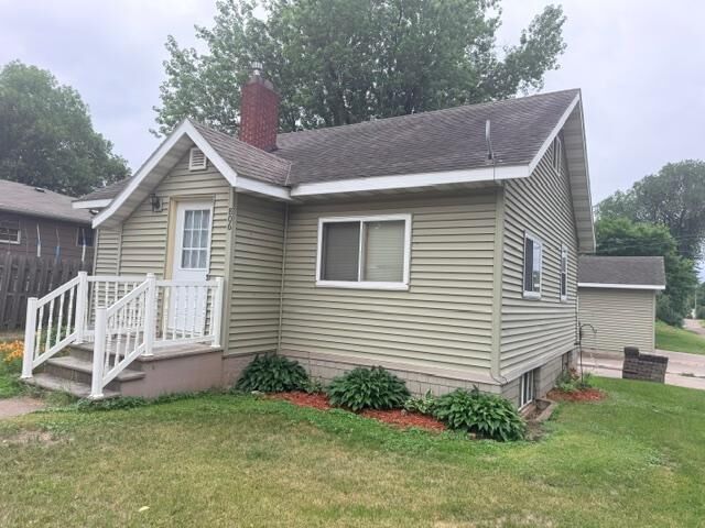 Property Photo:  806 1st Avenue NE  MN 56345 