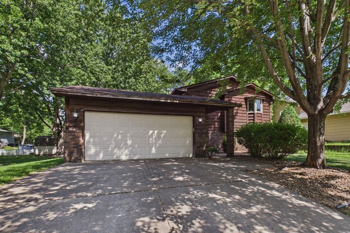 Property Photo:  9194 Goldenrod Lane N  MN 55369 