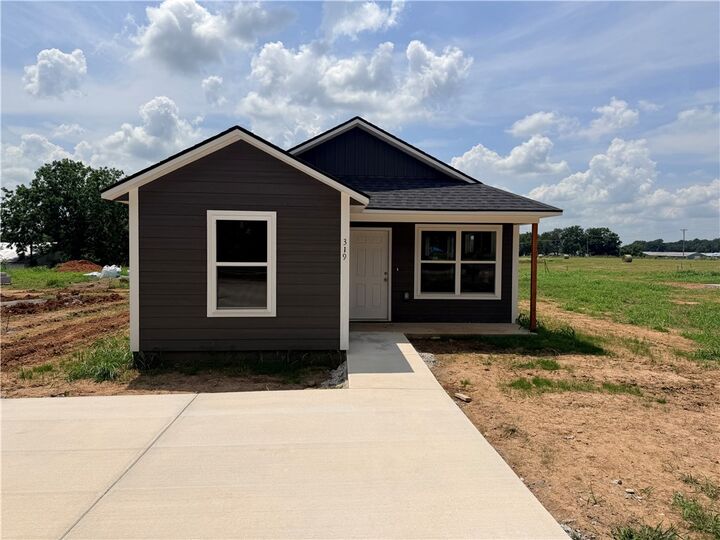 Property Photo:  319 Charley Street  AR 72761 