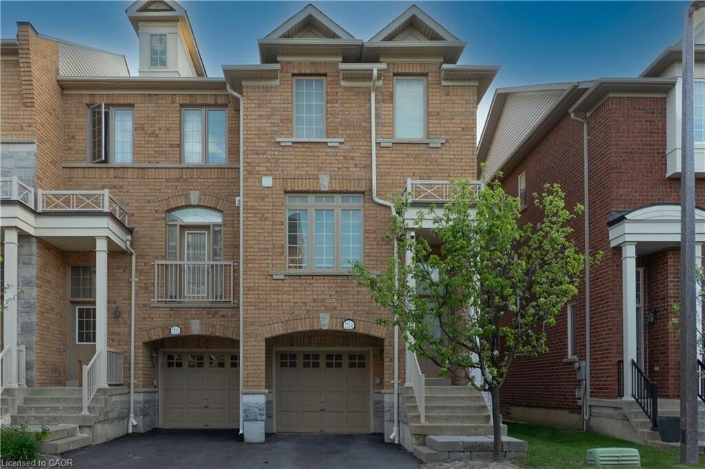 Property Photo: 7214 Triumph Lane ON L5N 0C5