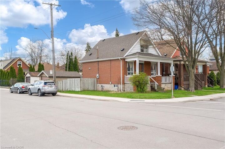 118 Cameron Avenue N — photo 1