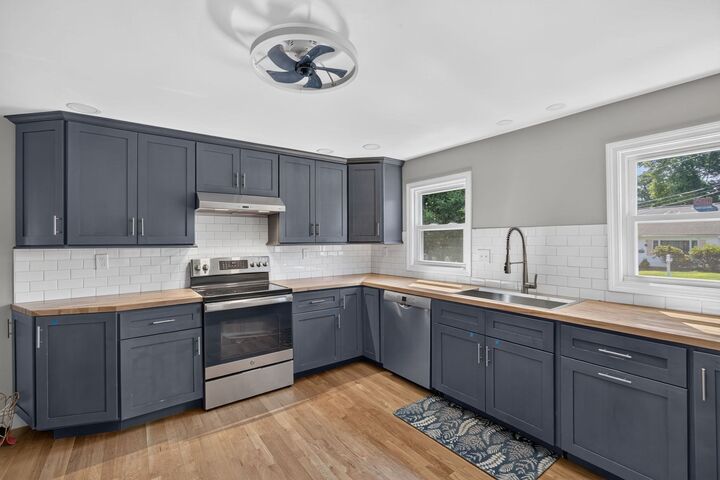 Property Photo: 17 Rockwood Ln MA 01843