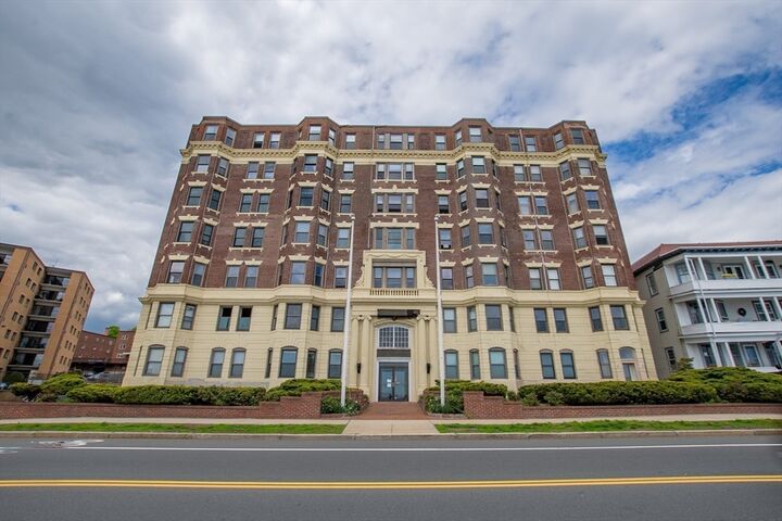 Property Photo:  285 Lynn Shore Dr. 302  MA 01902 