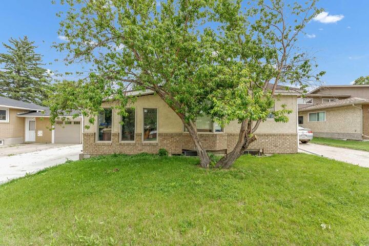 213 6 Street SE — photo 1