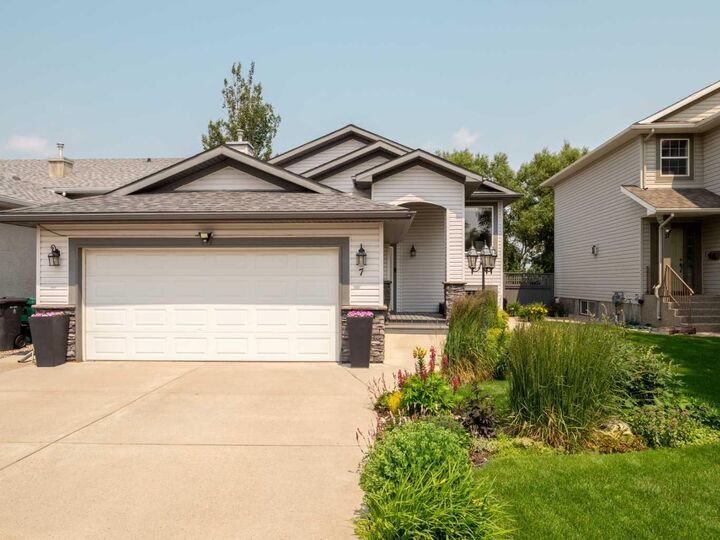 Property Photo: 7 Kodiak Boulevard N AB T1H 6S7