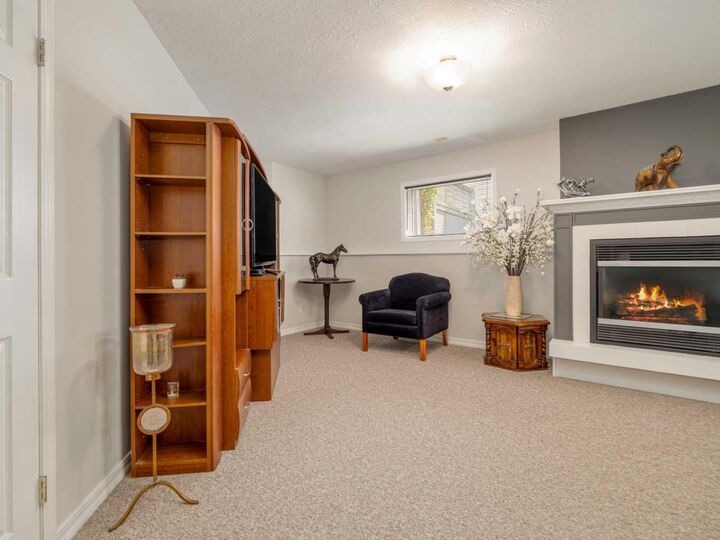 Property Photo: 7 Kodiak Boulevard N AB T1H 6S7